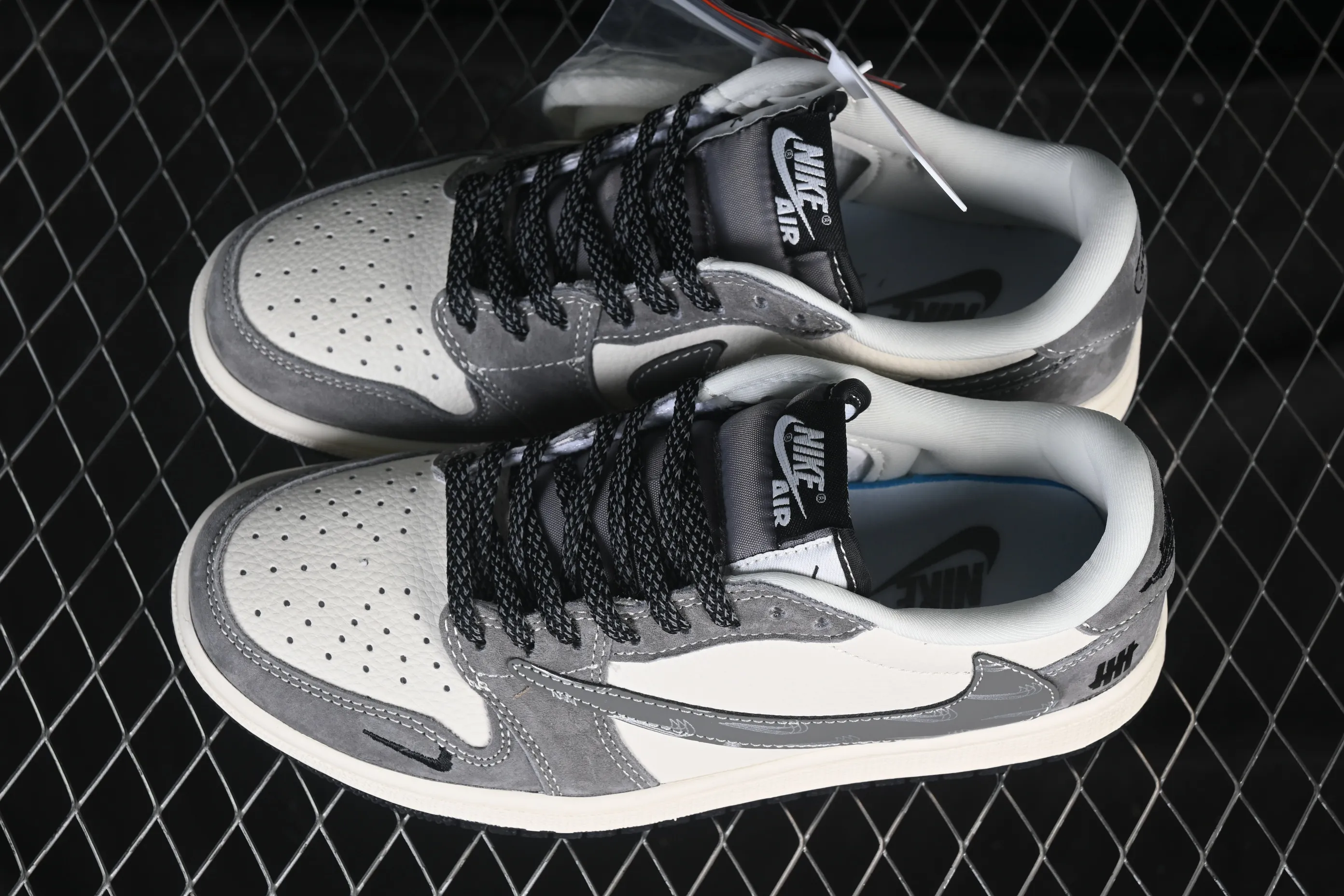 All categories Air Jordan Jordan series basketball shoes Air Jordan 1 Low High-end customized low-top sneakers Travis Scott x Fragment Design x Air Jordan 1 Low OG SP AJ1 Joe 1UN joint pig eight-meter gray multi-sock low-top cultural casual sneakers DD7866-116